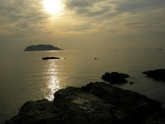 海岸の朝日
